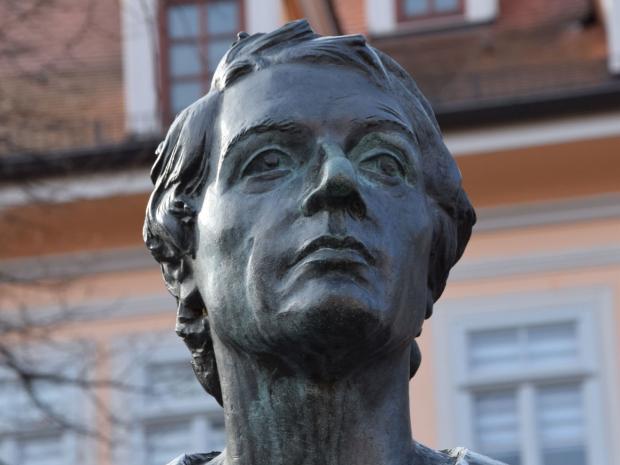 Kopf des jungen Bach - Denkmal von Bernd Göbel