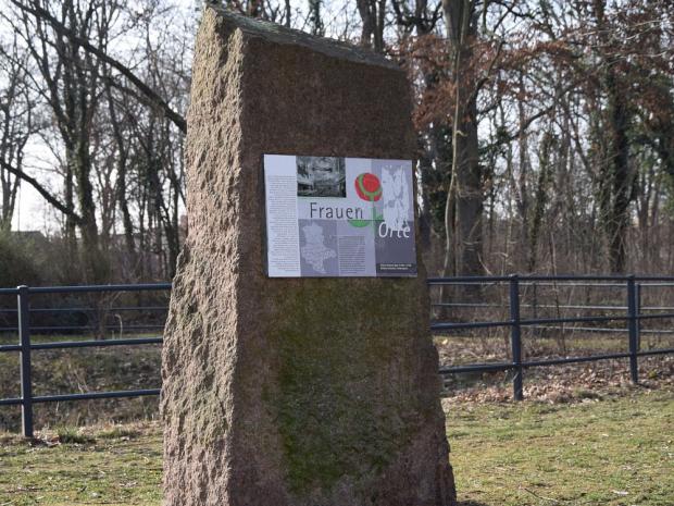 Gedenkstein für Maria Barbara Bach im Friedenspark Köthen