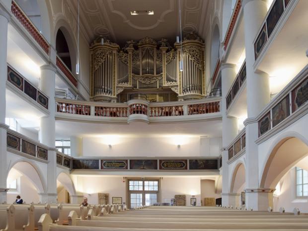 Westemporen der Georgenkirche mit der Schuke-Orgel von 1982
