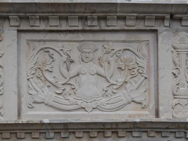 Unteres rechtes Sandsteinrelief