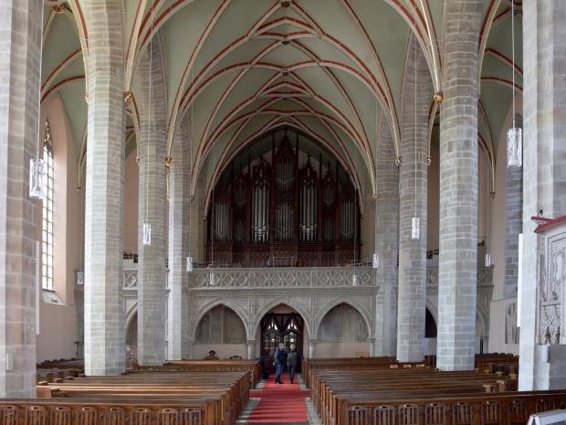 Die Westempore mit der großen Orgel von Friedrich Ladegast im April 2019