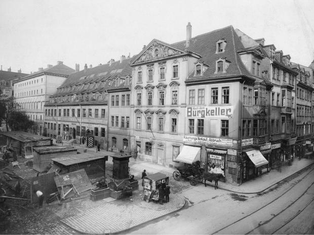 Abbruch der östlichen Gebäude am Naschmarkt
